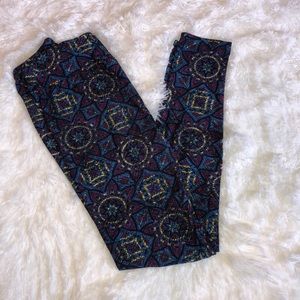 **Final Sale** LulaRoe OS Leggings